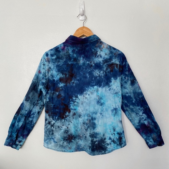 The WaterColour Button down - Picture 2 of 4